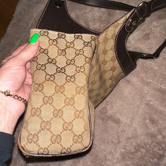 GUCCI CHARMY! - Picture 10 of 11